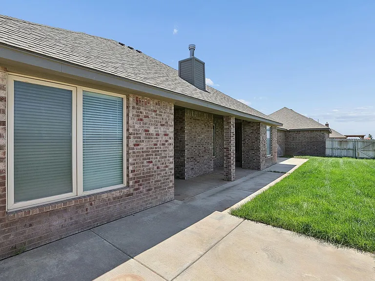 9240 Highland Springs Dr — Photo 38