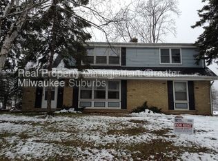 1800 Manhattan Dr, City Of Waukesha, WI 53186