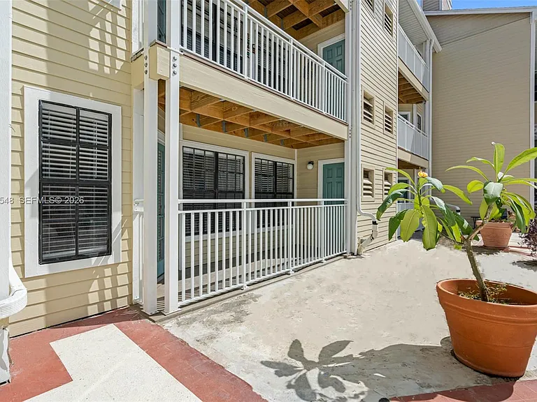 1000 W Horatio St #114 — Photo 35