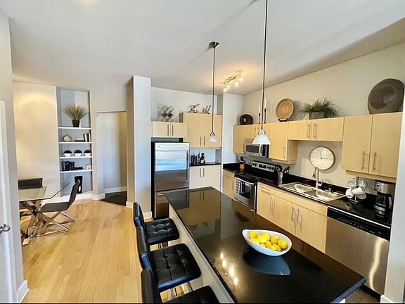 3rd image of 4414 Cedar Springs Rd APT 302