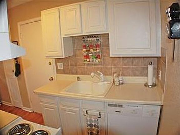 4th image of 1528 N Emerson St APT 8