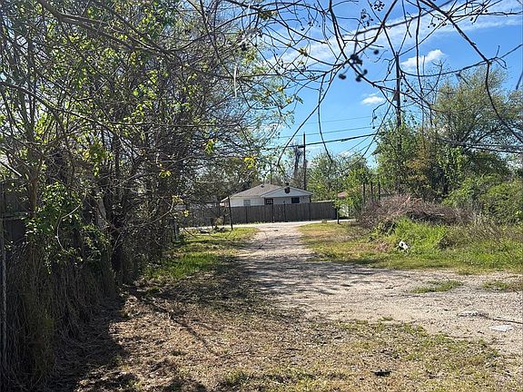 3rd image of 3401 Mohawk St