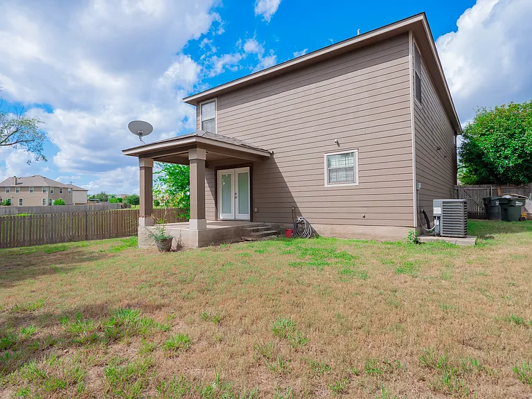 141 Clover Cv — Photo 42