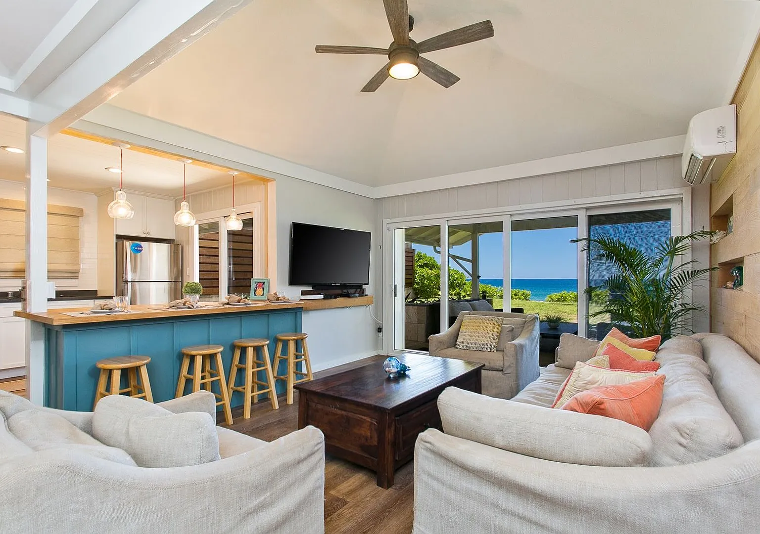 Oceanfront Paradise Found - Hale Nalu — Photo 3