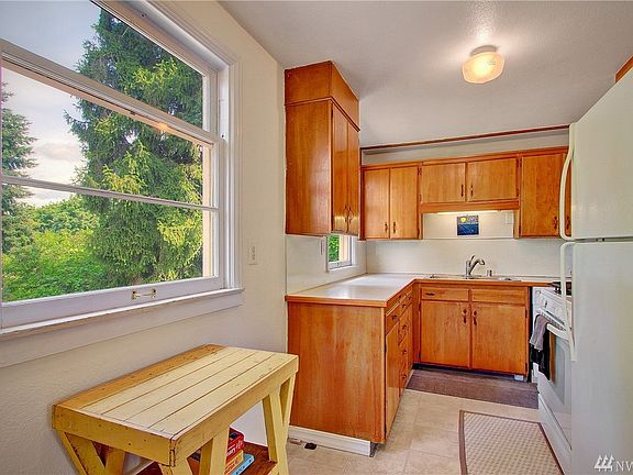 5th image of 3730 S 138th St