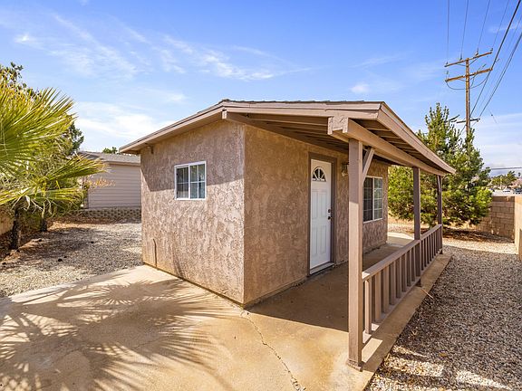 3rd image of 3554 Pearblossom Hwy