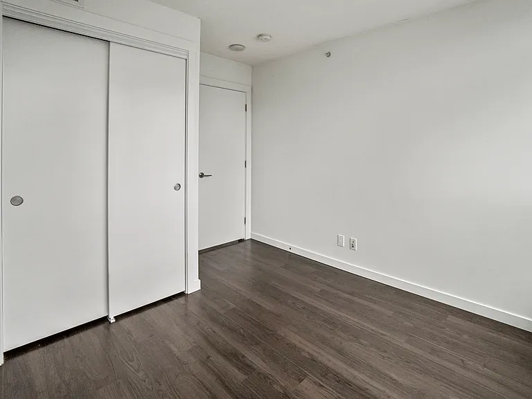 183 Georgia St E — Photo 130