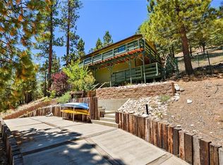 1231 Ridge Rd, Fawnskin, CA 92333