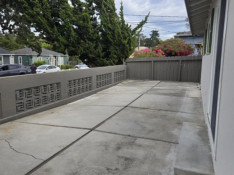 910 Academy Ave — Photo 16