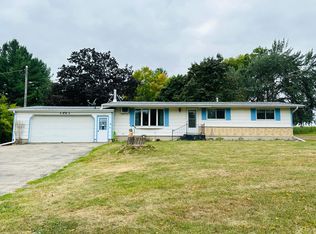 3902 N Flansburg Rd, Lena, IL 61048