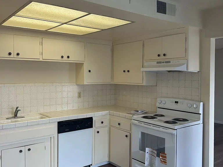 1304 Ensenada Dr #1 — Photo 6