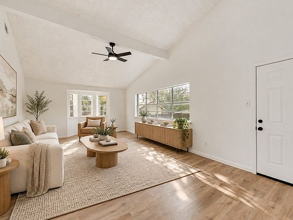 4th image of 907 Melanie Ln
