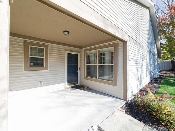 3rd image of 376 Crescent Ct
