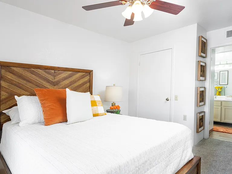 Shadow Ridge Apts. — Photo 13