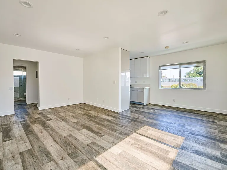 1333 W 36th Pl — Photo 20