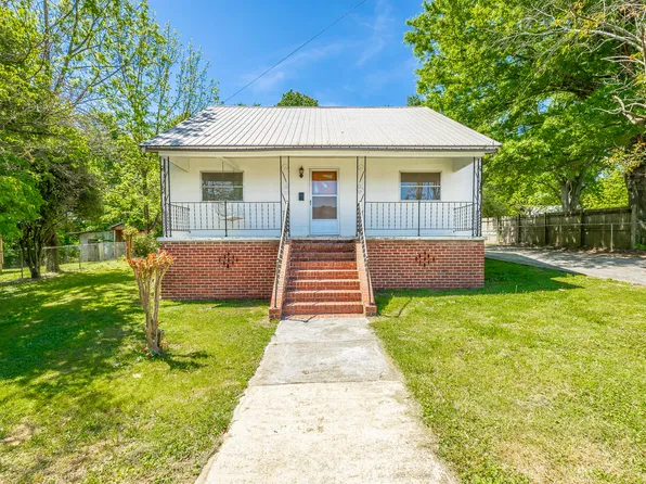 210 7th St, Trion, GA 30753