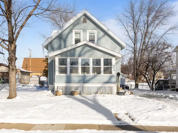 304 34th St NE, Cedar Rapids, IA 52402