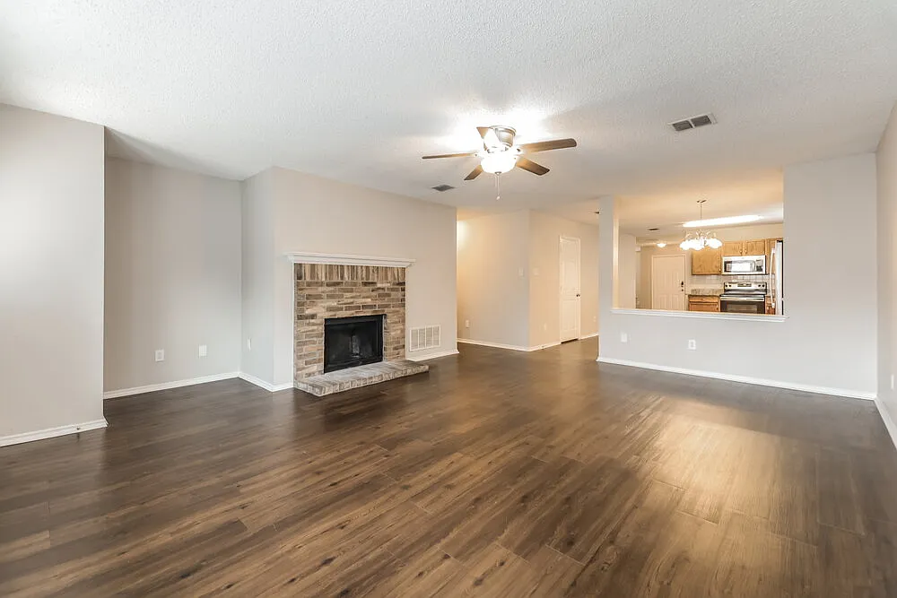3 bed, 2.0 bath, 1778 sqft, $2,170 — Photo 4