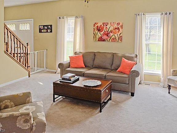 3rd image of 4 Tanglewood Dr