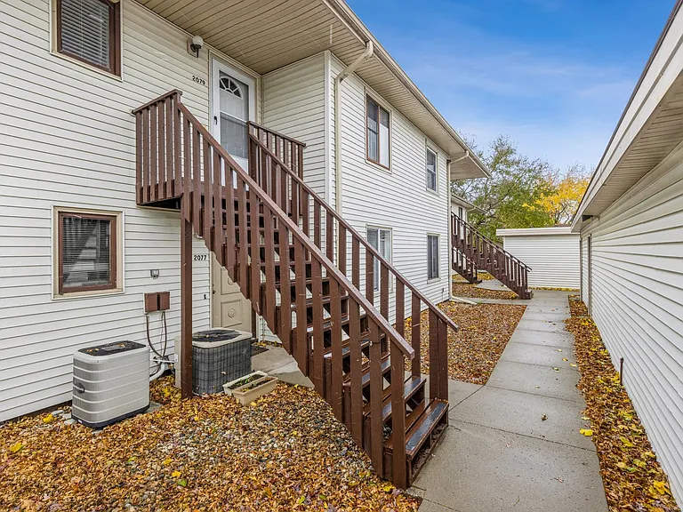 2079 NW Hickory Ln — Photo 1