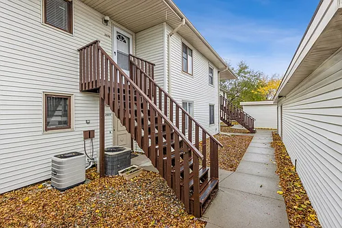 2079 NW Hickory Ln Photo 1