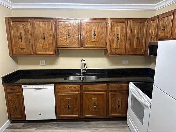 3rd image of 1502 Silver Ln #3B