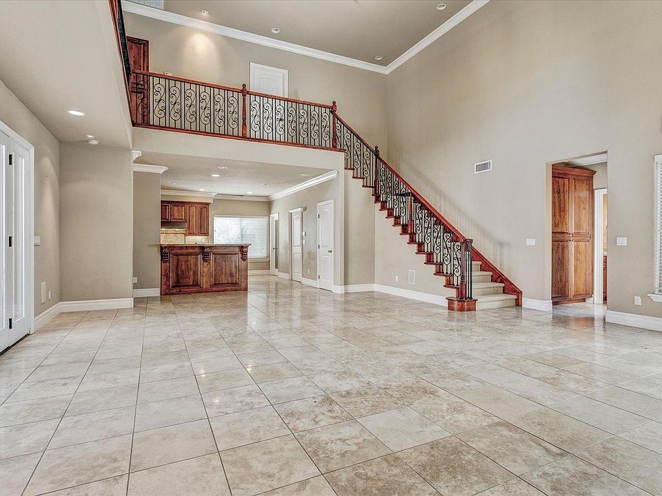 1st image of 819 Sierra Oaks Vista Ln