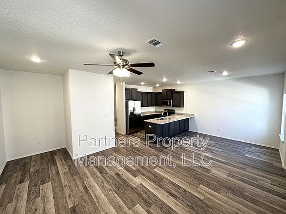 2nd image of 928 S Amarillo Ave