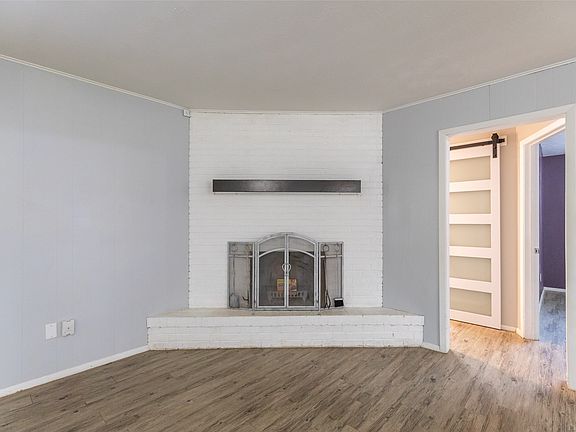 4th image of 2401 S Elmwood Dr