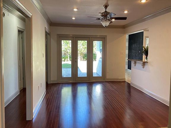 3rd image of 111 Country Club Dr