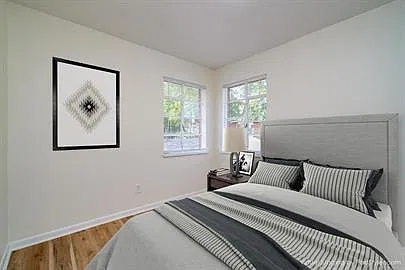 17 Dean Place - D — Photo 3