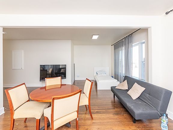 4th image of 5742 N Milwaukee Ave #2C