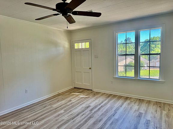 3rd image of 3605 Ridgewood Rd