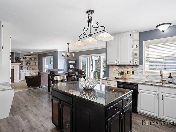 3rd image of 7044 Summit Hill Ct SE
