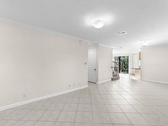 4th image of 5036 S Chrystie Cir