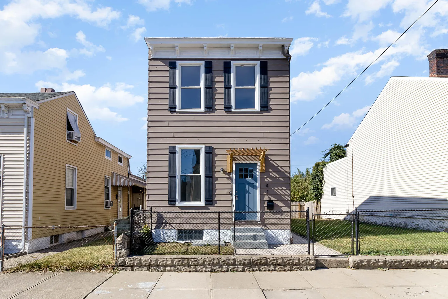 413 Lindsey St photo 1
