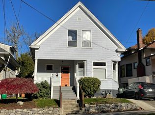 2401 SE Salmon St #A, Portland, OR 97214