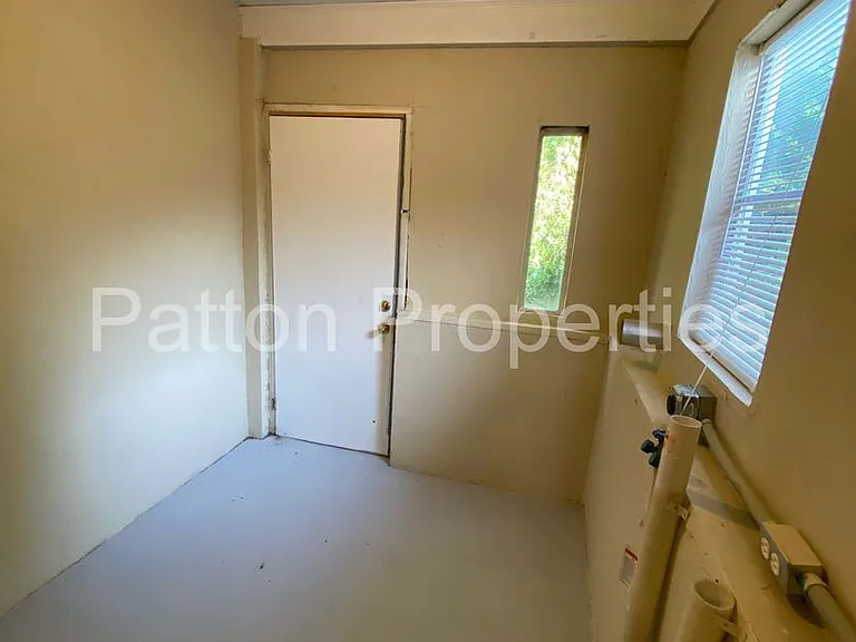 1013-1015 Munsen Springs Dr - Inside CoC - R16501-02-14 — Photo 13