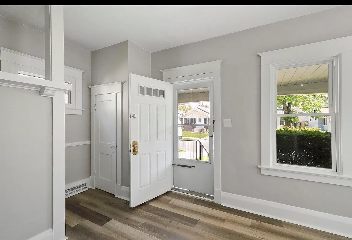 3 bed, 1.5 bath, 1223 sqft, $1,250 — Photo 2