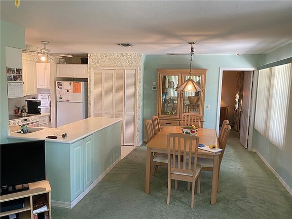 3rd image of 654 Centre Ct SW APT 202