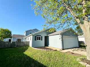 854 Plains Ct, Carol Stream, IL 60188