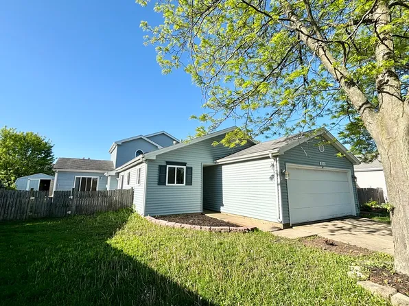854 Plains Ct, Carol Stream, IL 60188