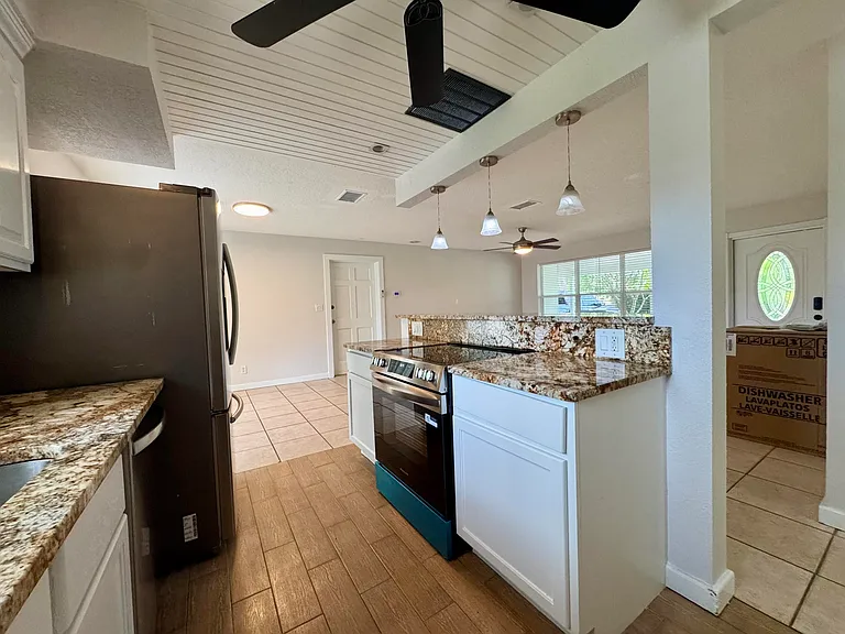 924 SE 8th Ct — Photo 8