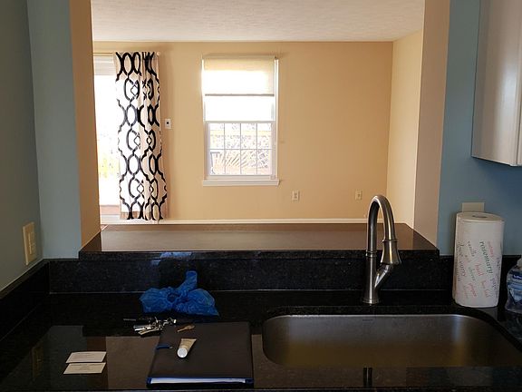 Butler's pass-through from Kitchen into combo Dining/Living area is super convenient!