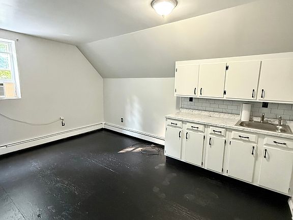 4th image of 38 Veranda St #6