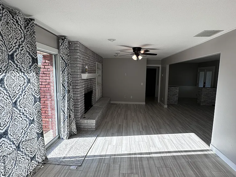 5912 N Sterling Dr — Photo 12