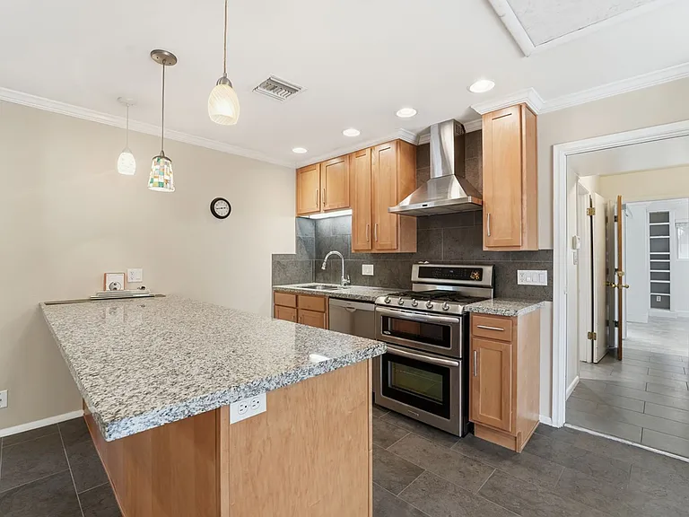 2051 E Hermosa Dr — Photo 47
