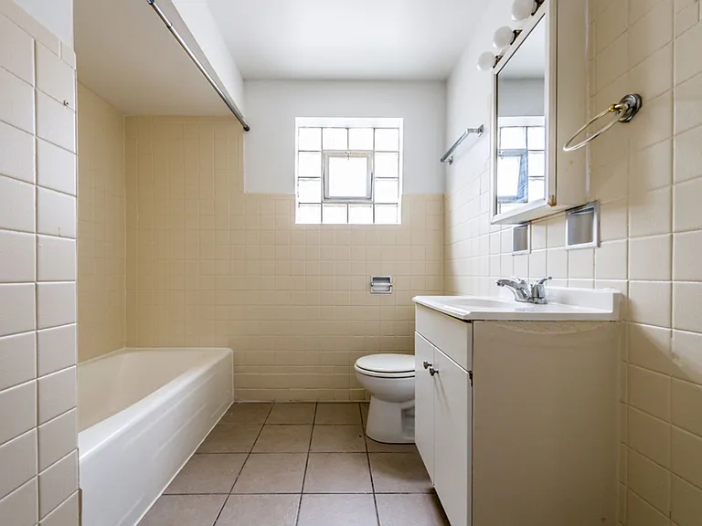 8345 S Drexel — Photo 9