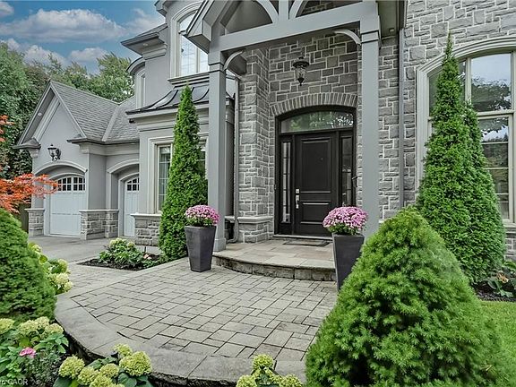 5th image of 594 Maplehurst Ave