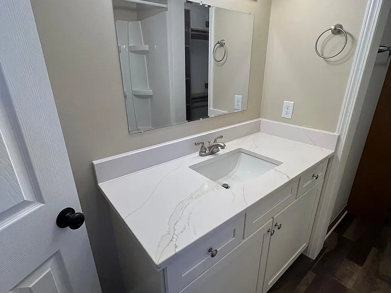 638 Eugene Ct — Photo 17